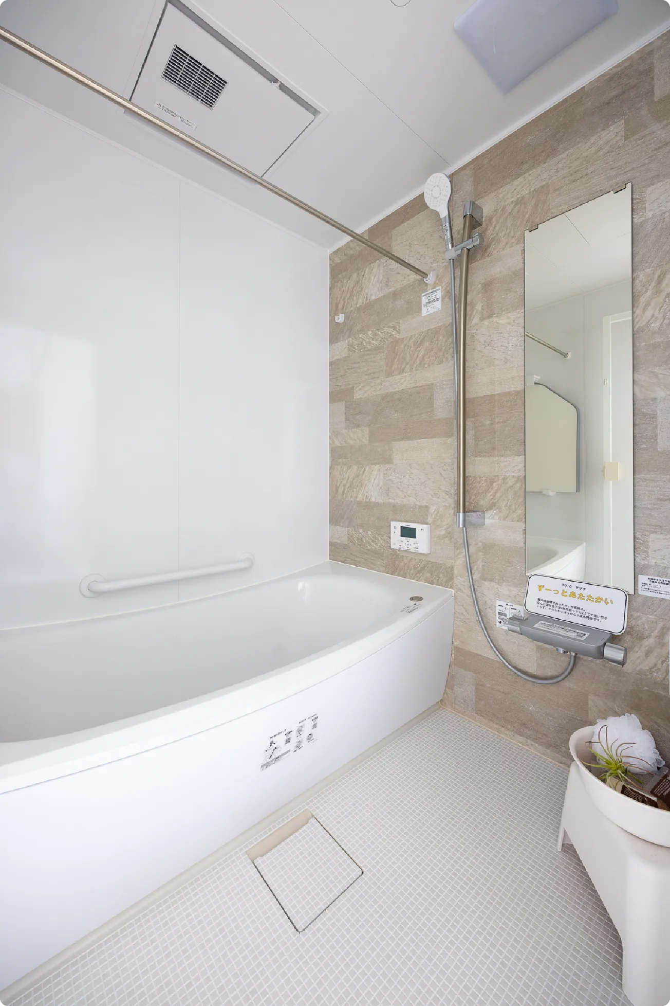 浴室はTOTOのサザナを採用。温度低下しにくいライニングコストを節約できる暖かいお風呂です。