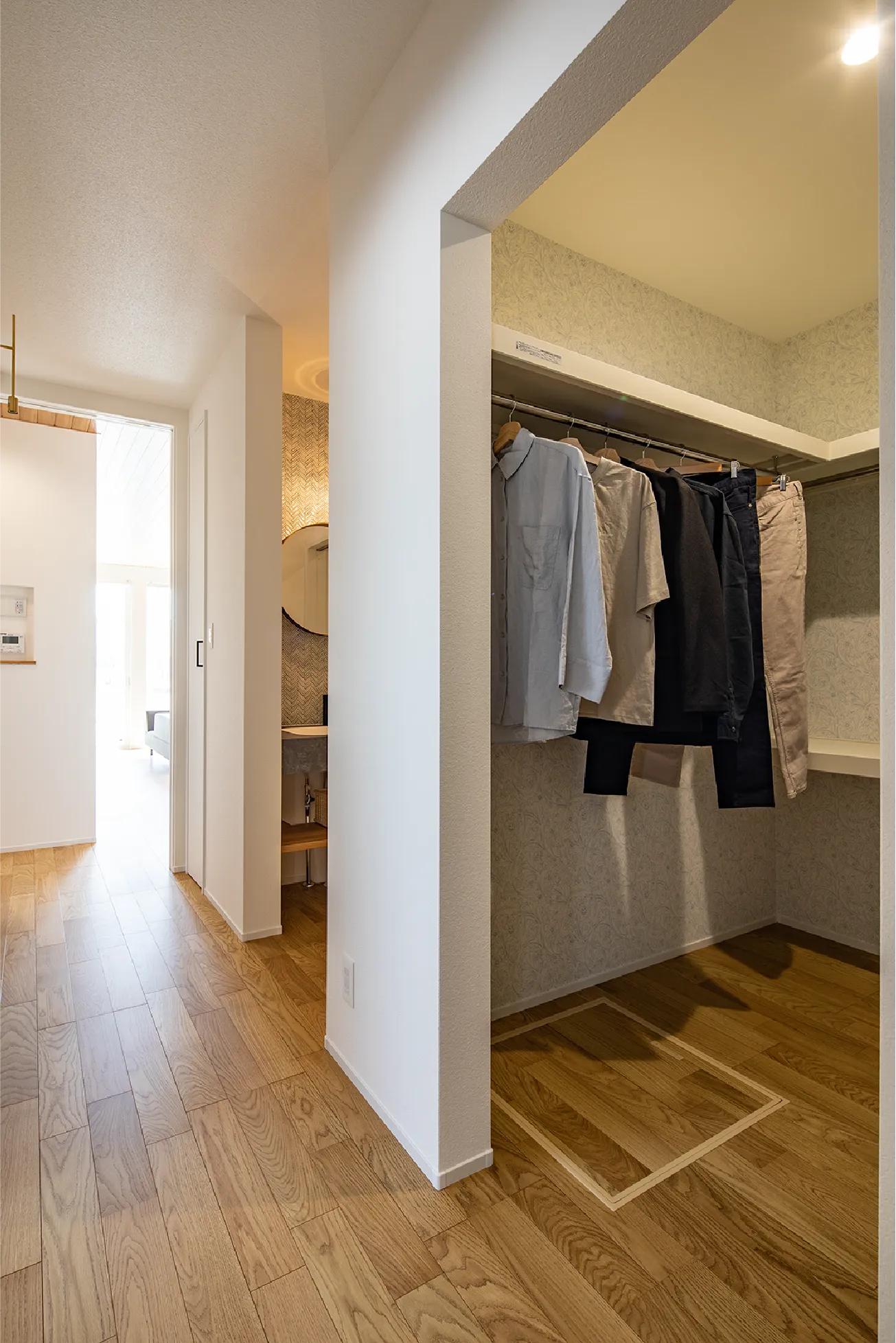 しっかり収納できる2.4帖のたっぷりWIC