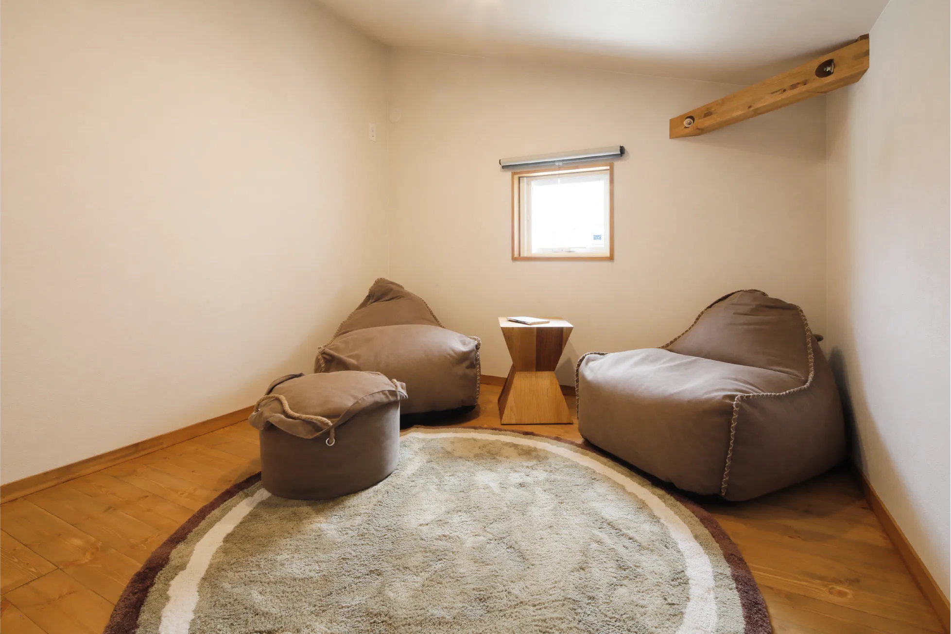 本棚の扉の先に隠された、シアタールーム