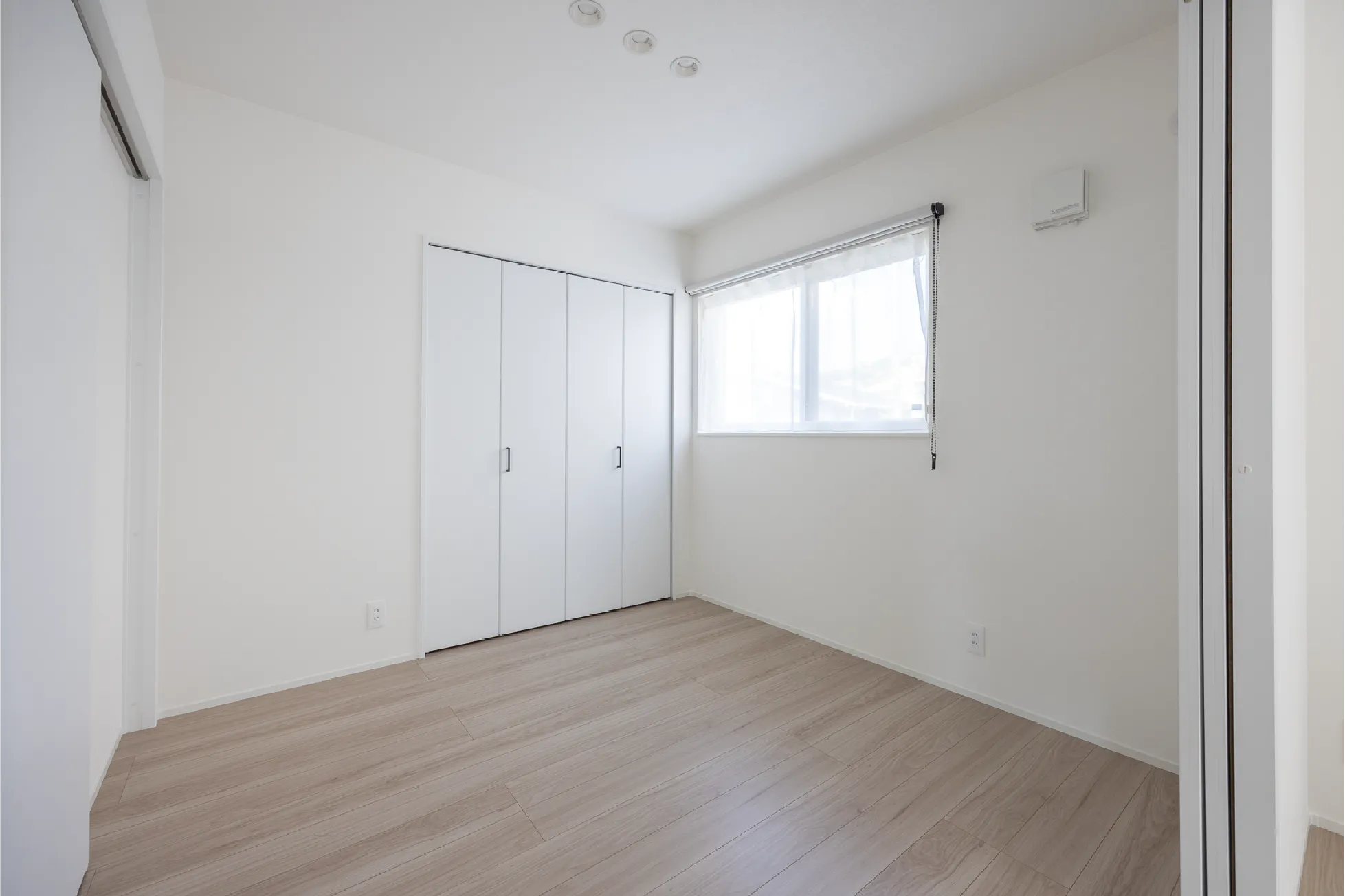 1階の洋室は約4.5帖。シンプルにすることで、客間や将来の主寝室としても利用できます。