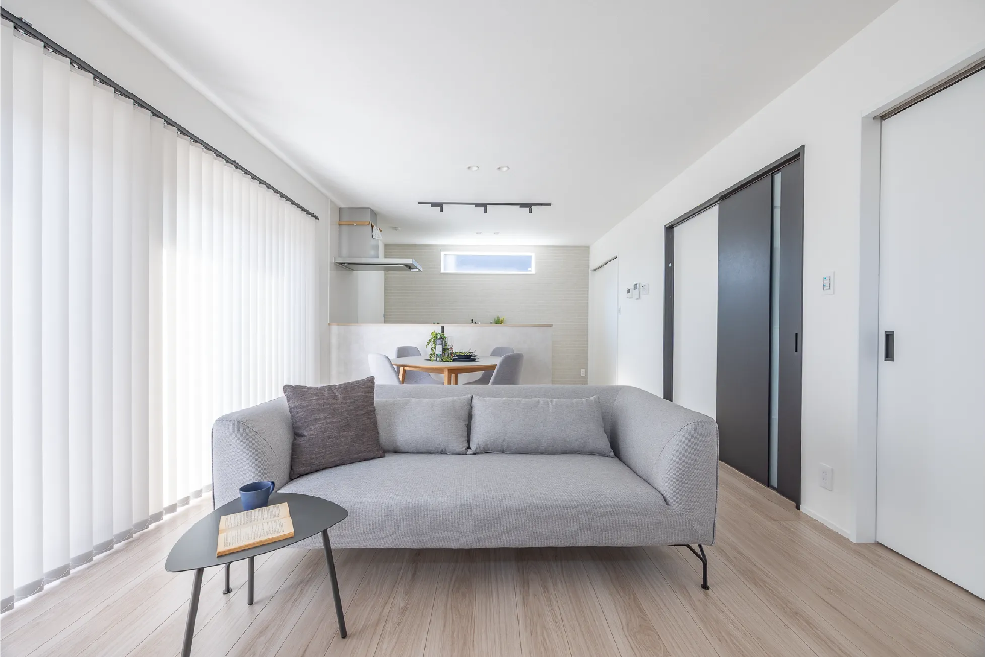 モノトーン調に統一されたテイストが大人な雰囲気を演出します。