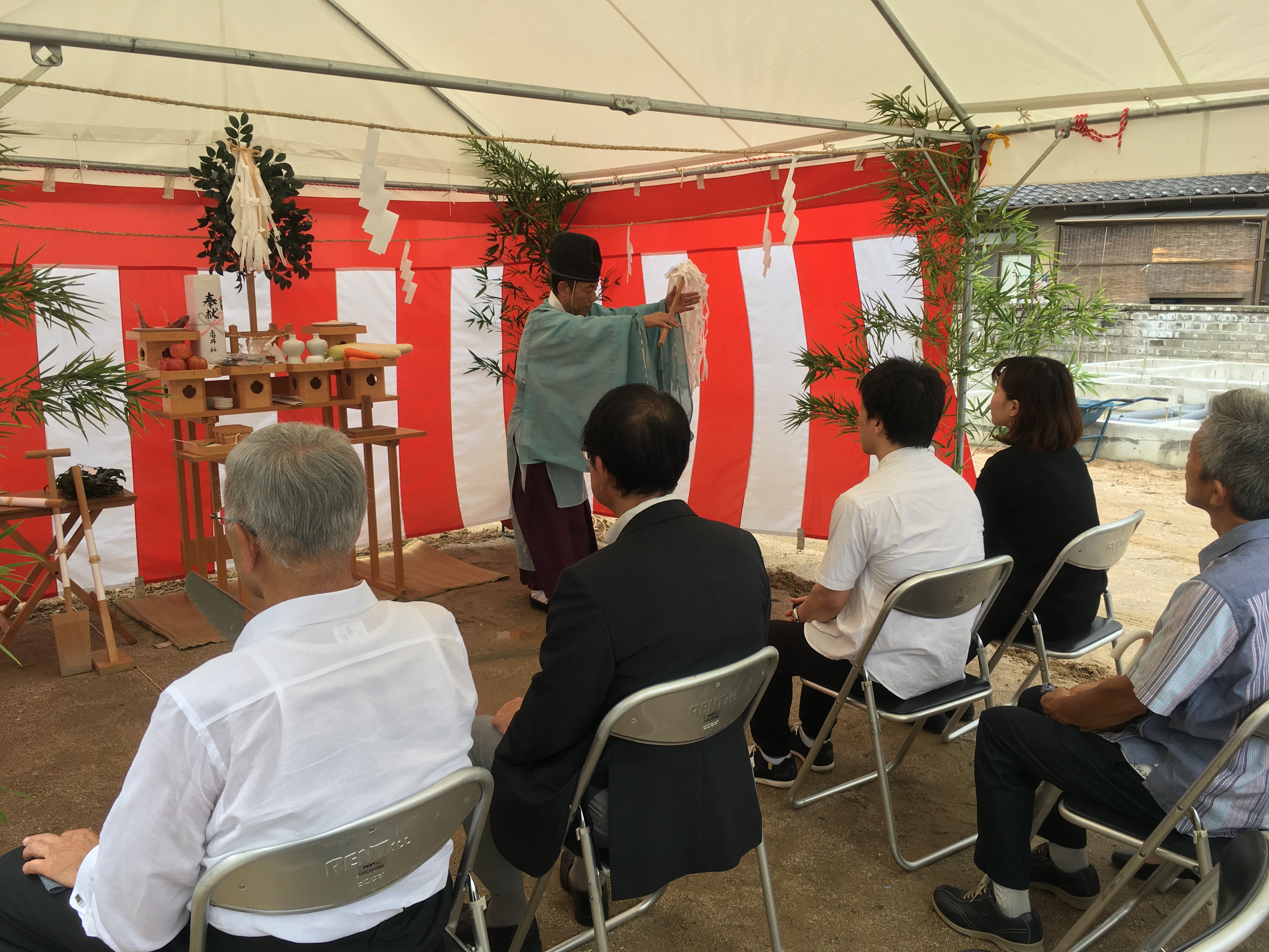 71AB6D8A-8539-443B-AEAE-644531064575