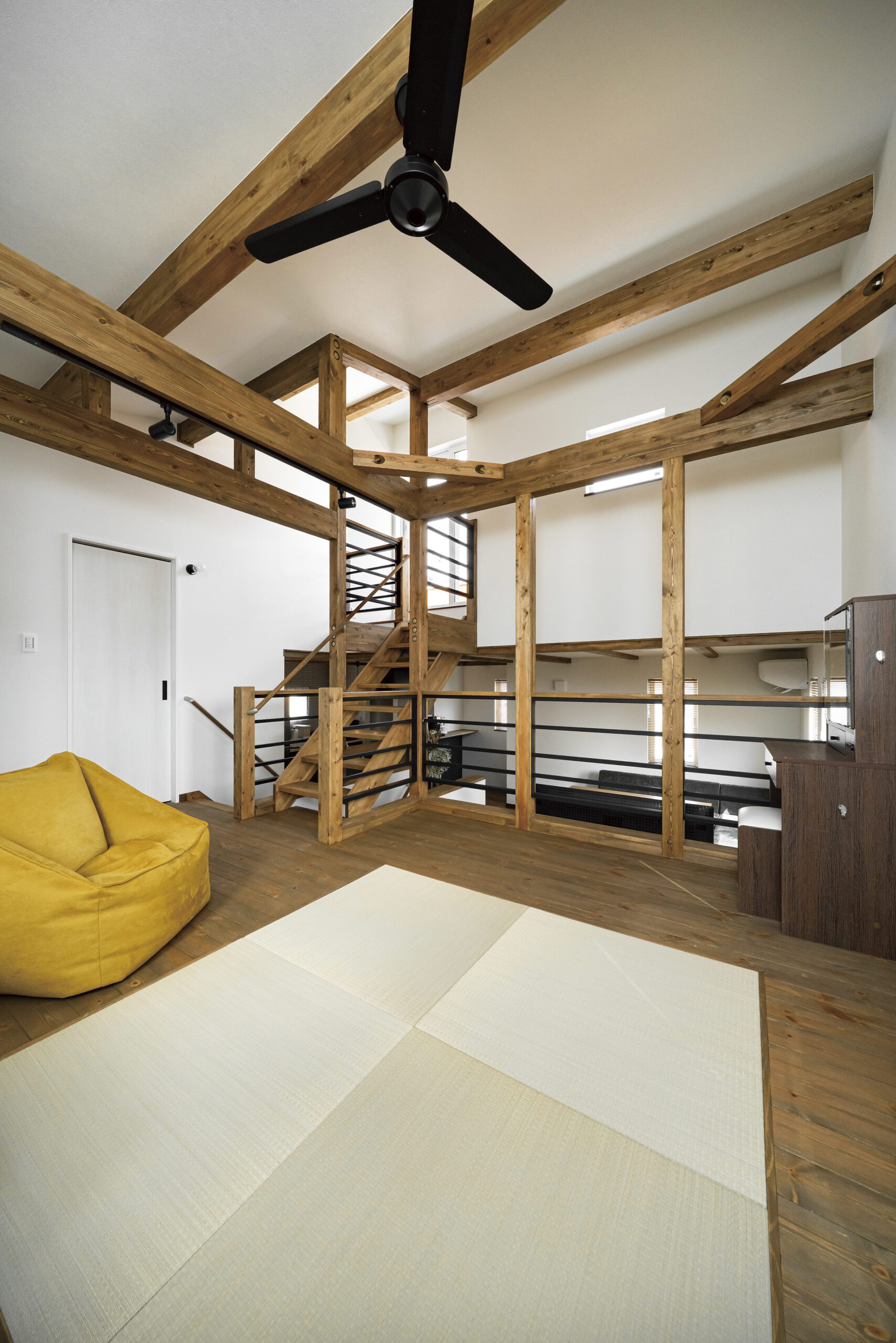 セカンドリビングにタタミスペースをオーダー。LDKにいる家族の気配も感じられるので安心。