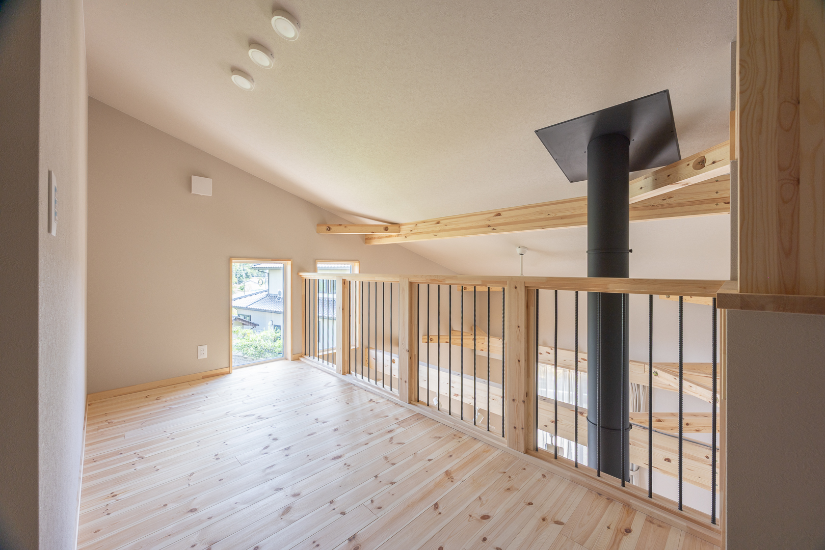 2階にはフリースペースを設け、趣味や読書、遊び場としても活用できます。