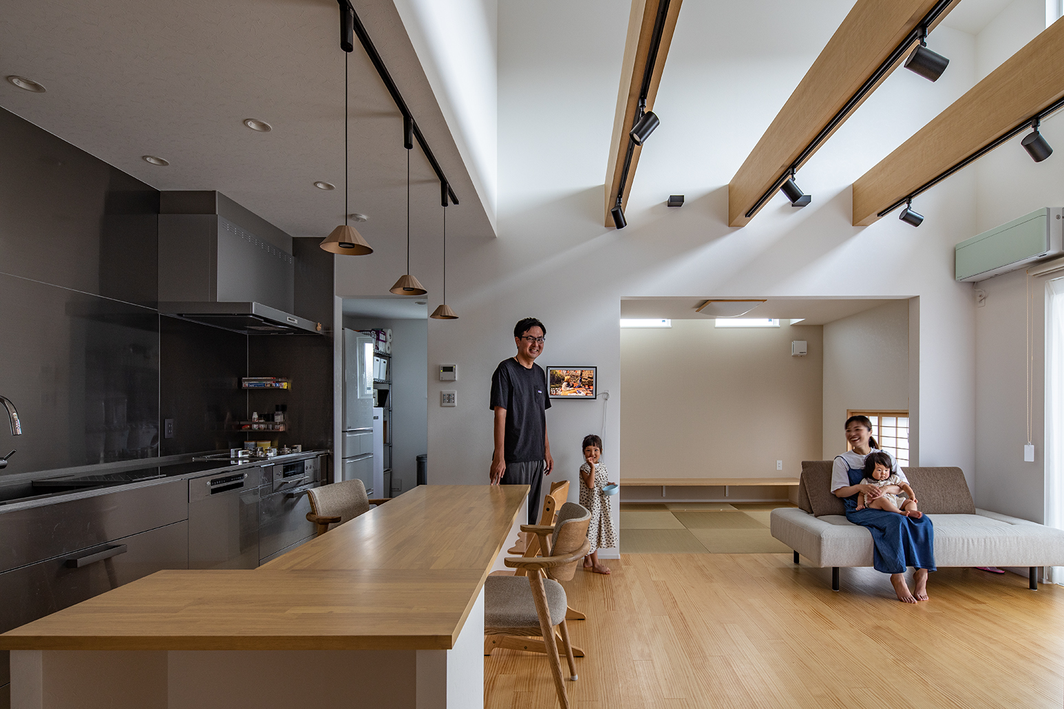 普段の暮らしは1階だけで完結 育児と仕事の両立を叶える時短間取り