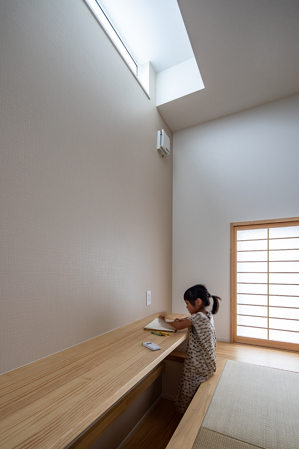 和室の畳をあげれば掘りごたつ式のテーブルになる。