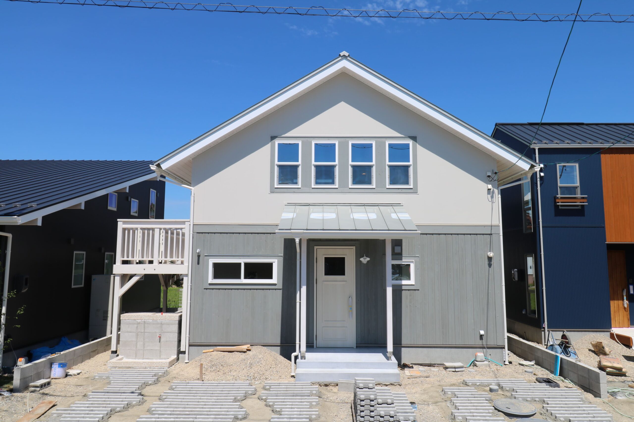 三角屋根の北欧スタイルスキップフロア