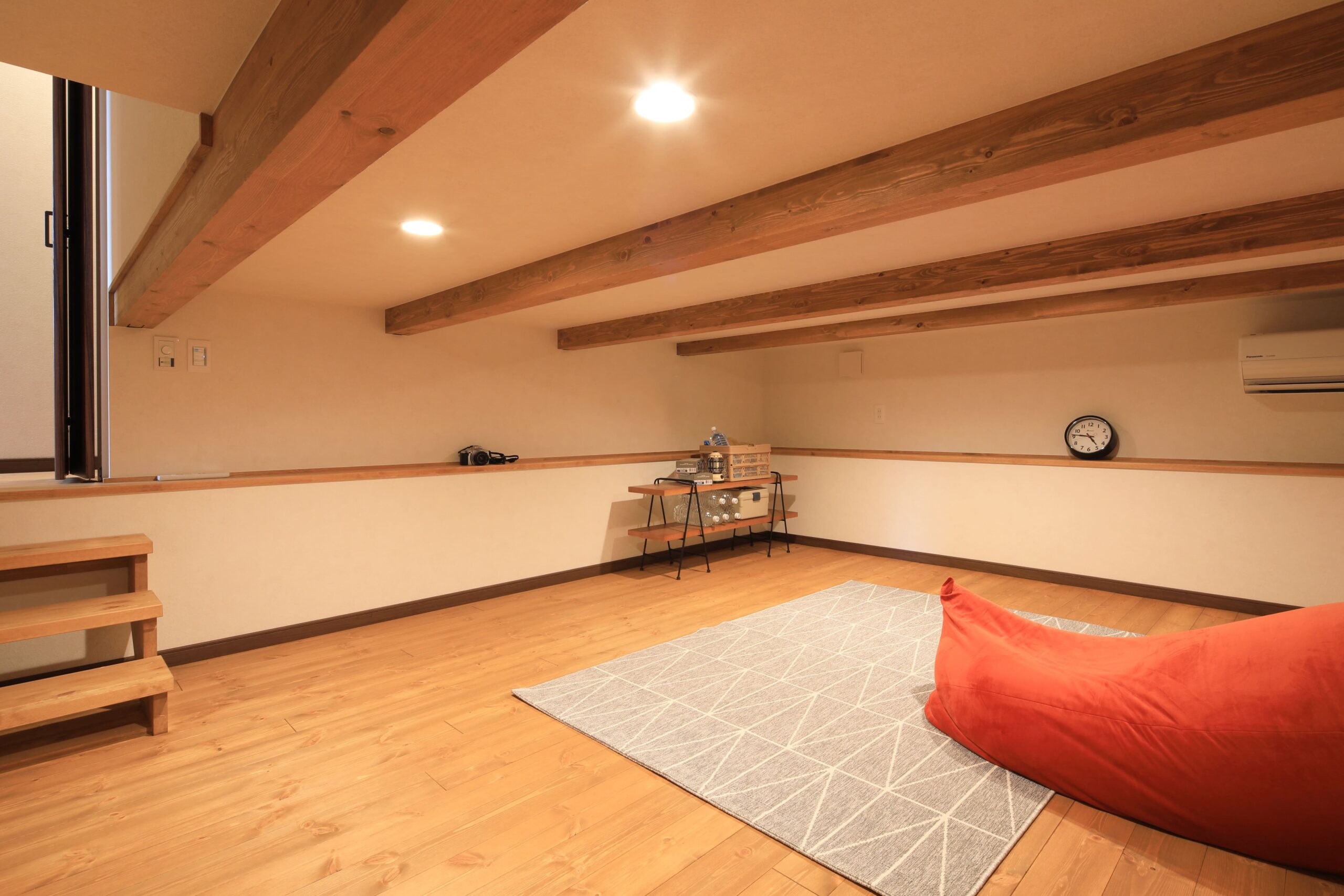 子どもの遊び場や趣味部屋にもなる、多用途な半地下空間。