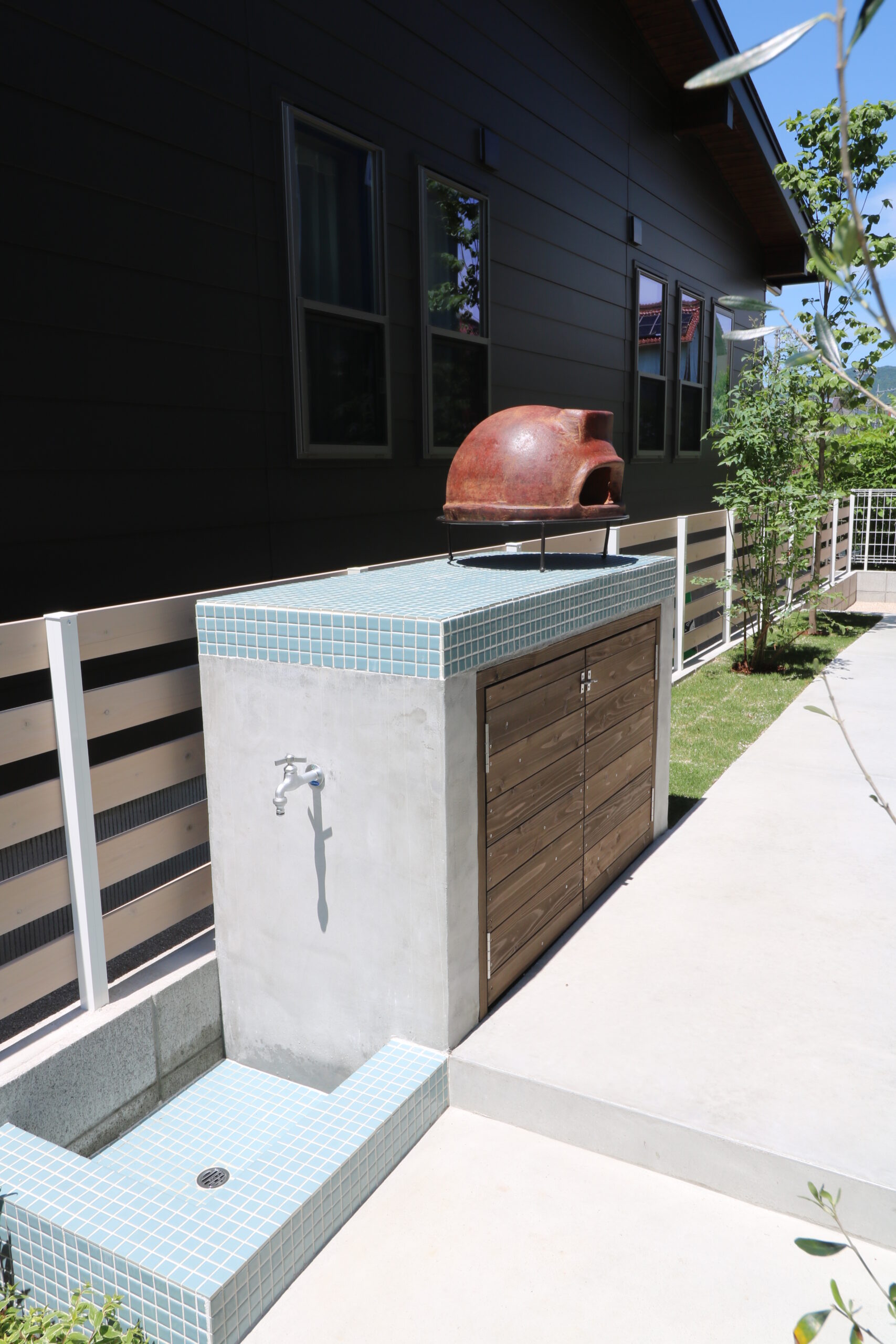 外にはピザ窯を設置。休日は家族や友人とアウトドア料理を楽しみながら、豊かな暮らしを実現できます。