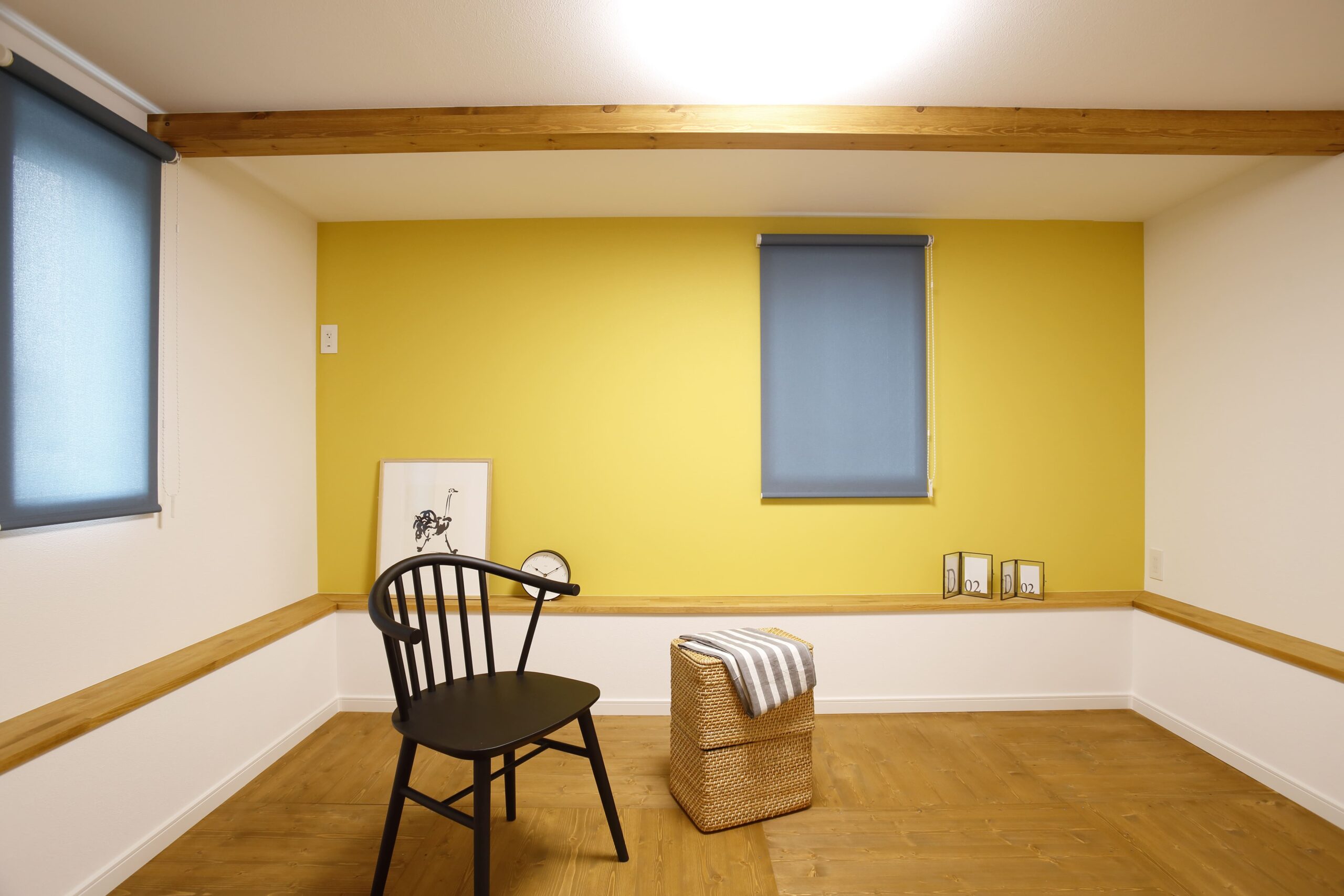 ビビッドなイエローが印象的なプライベートルーム。趣味を楽しむスペースやワークルームとしても活用できる遊び心のある一室です。