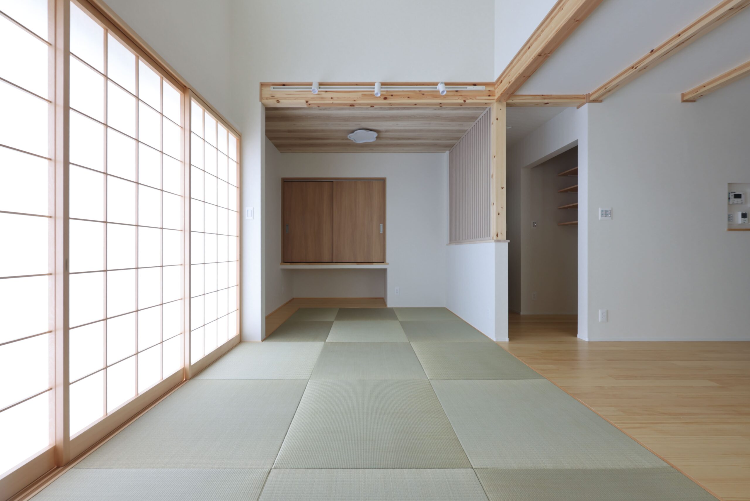 光と木のやさしさに包まれる、畳リビングのある住まい