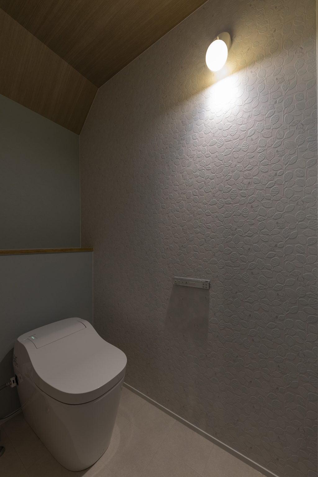 トイレもアクセントカラーはブルー。